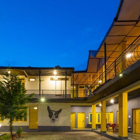 The Hosteller Bir エクステリア 写真