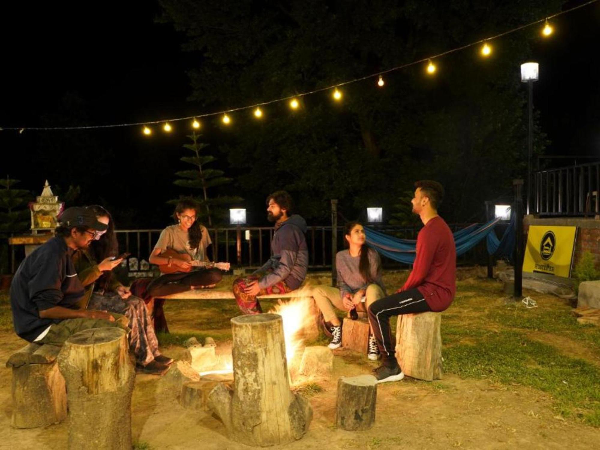The Hosteller Bir エクステリア 写真