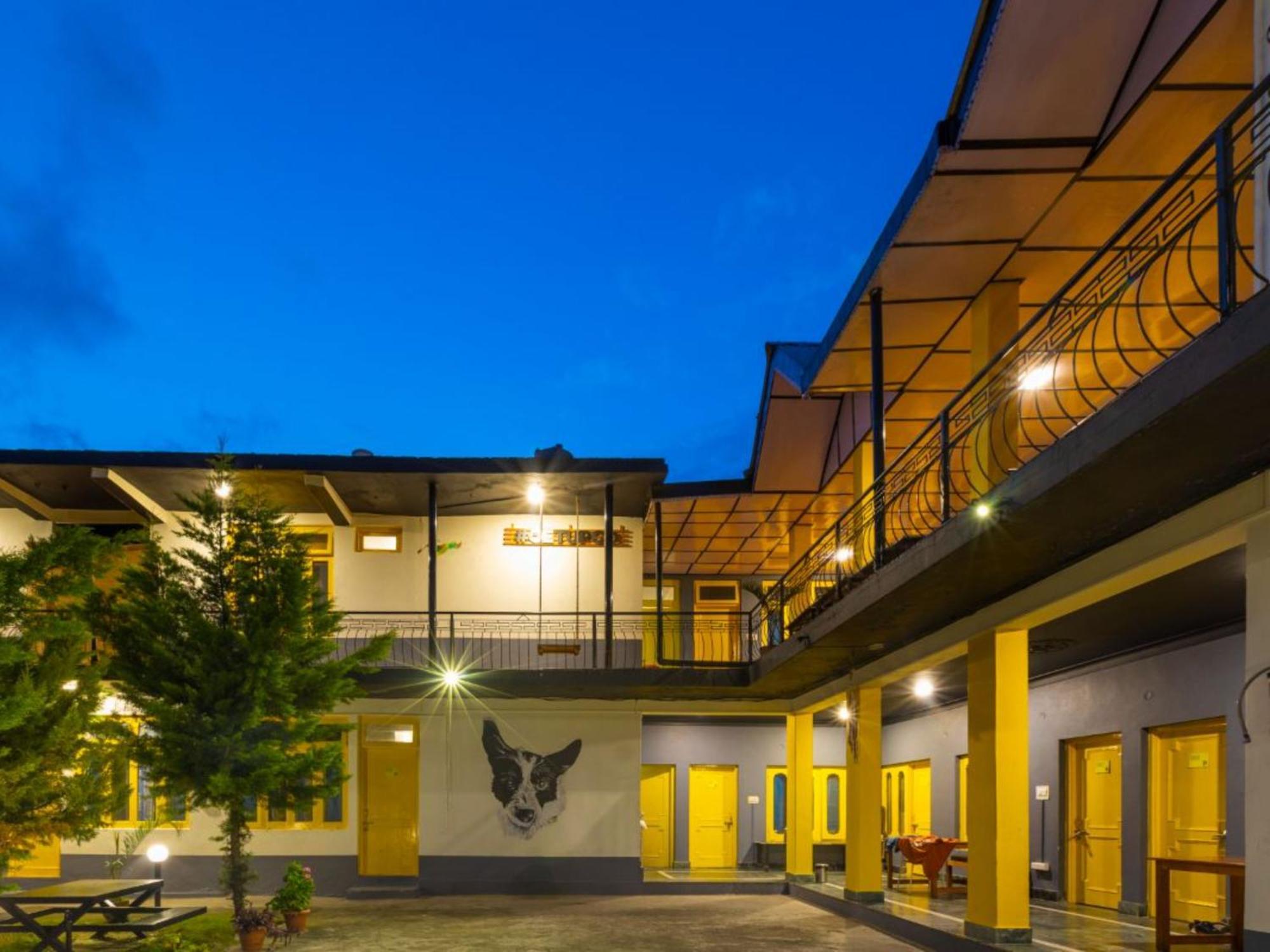 The Hosteller Bir エクステリア 写真